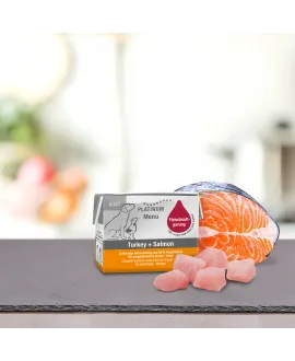 1/1 karton Lille PLATINUM Menu Kalkun og Laks 12 x 90 gram PLATINUM MENU KALKUN OG LAKS er et vådfoder af de bedste stykker af f